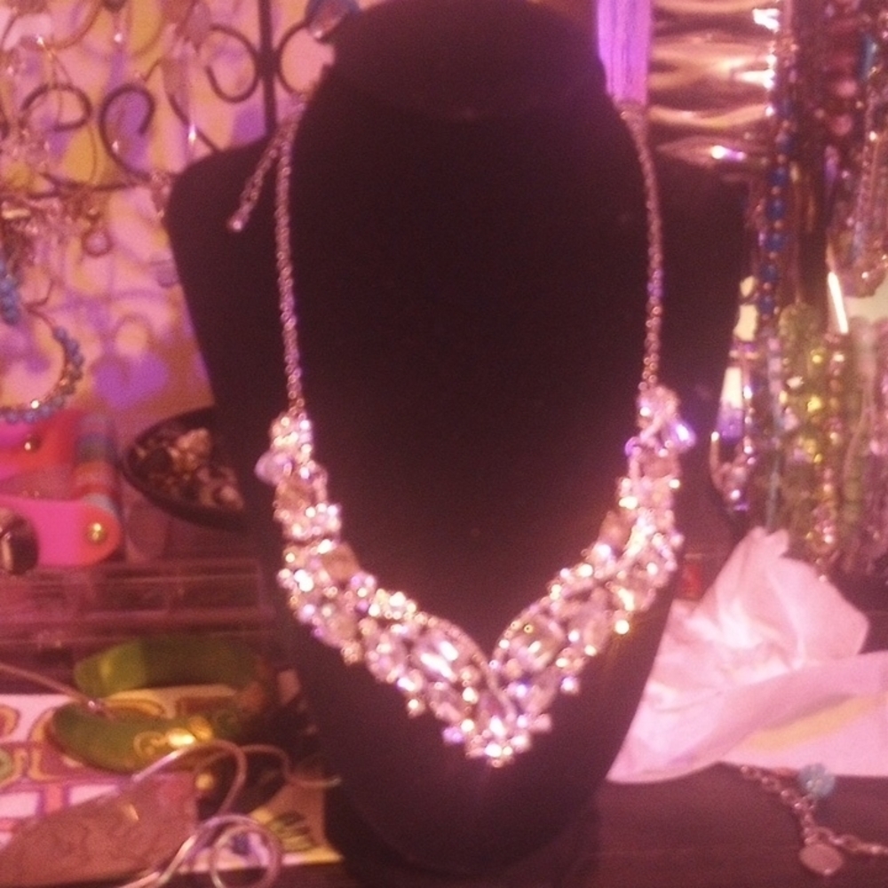 Dazzling Silver Pendant Necklace with Intricate Detailing